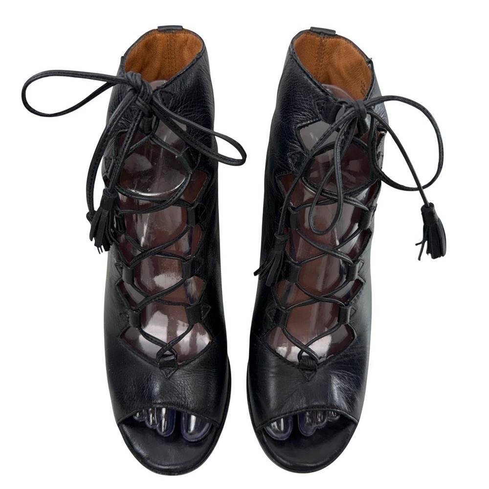 Shoes - Picture 3 of 9